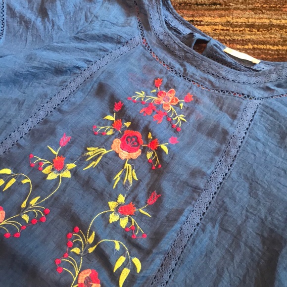 Flowy Chambray Top with Embroidered Flowers - Picture 7 of 8